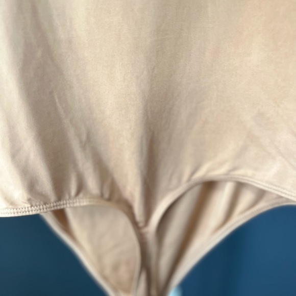 Express body contour bodysuit - Picture 6 of 9